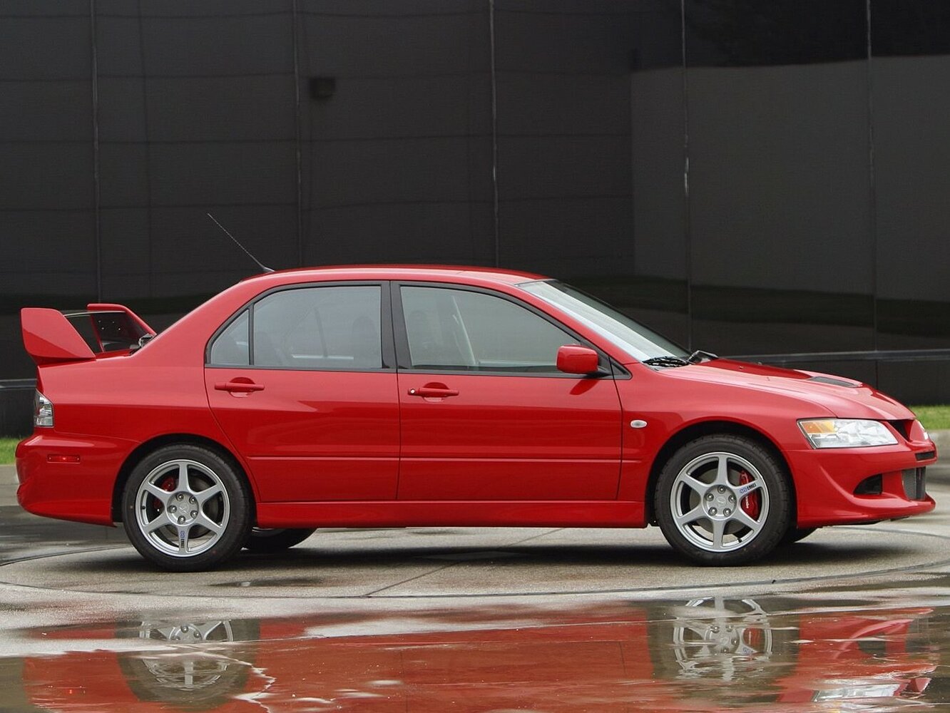 Mitsubishi Lancer Evolution — справочные фотографии комплектации, Сбоку