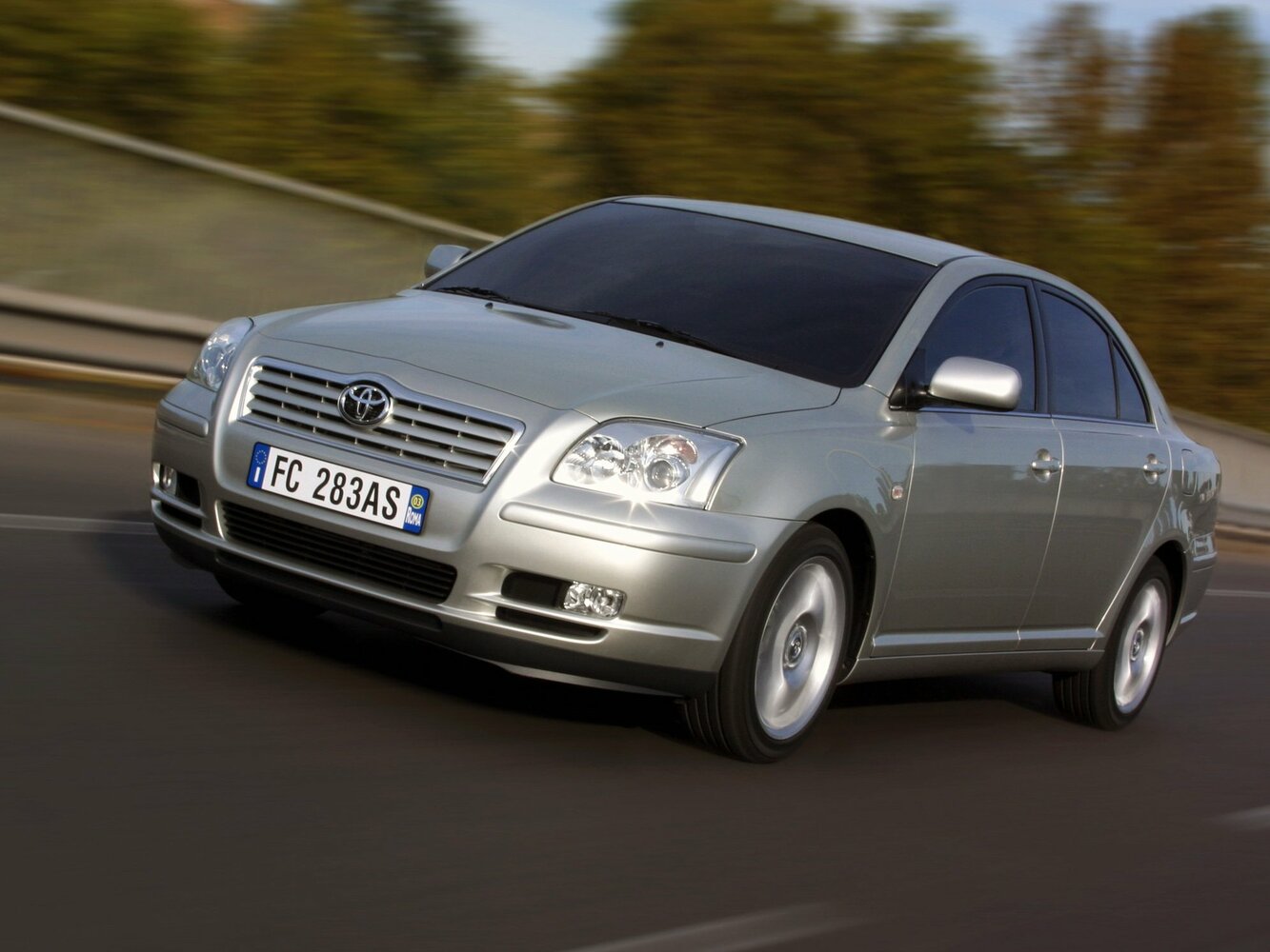 Toyota Avensis — II поколение (2003–2005)