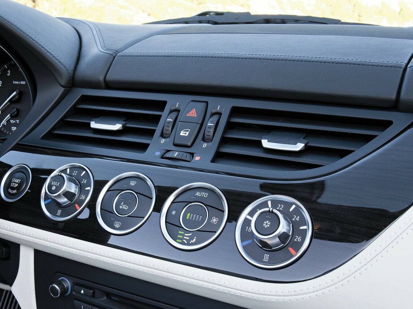 BMW Z4 — справочные фотографии комплектации, Интерьер 2
