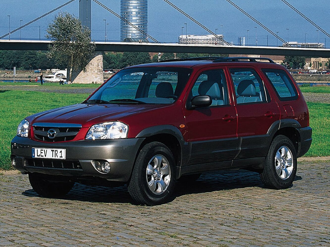 Mazda Tribute — I поколение (2000–2004)