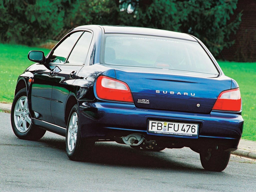 Subaru Impreza — справочные фотографии комплектации, Сзади