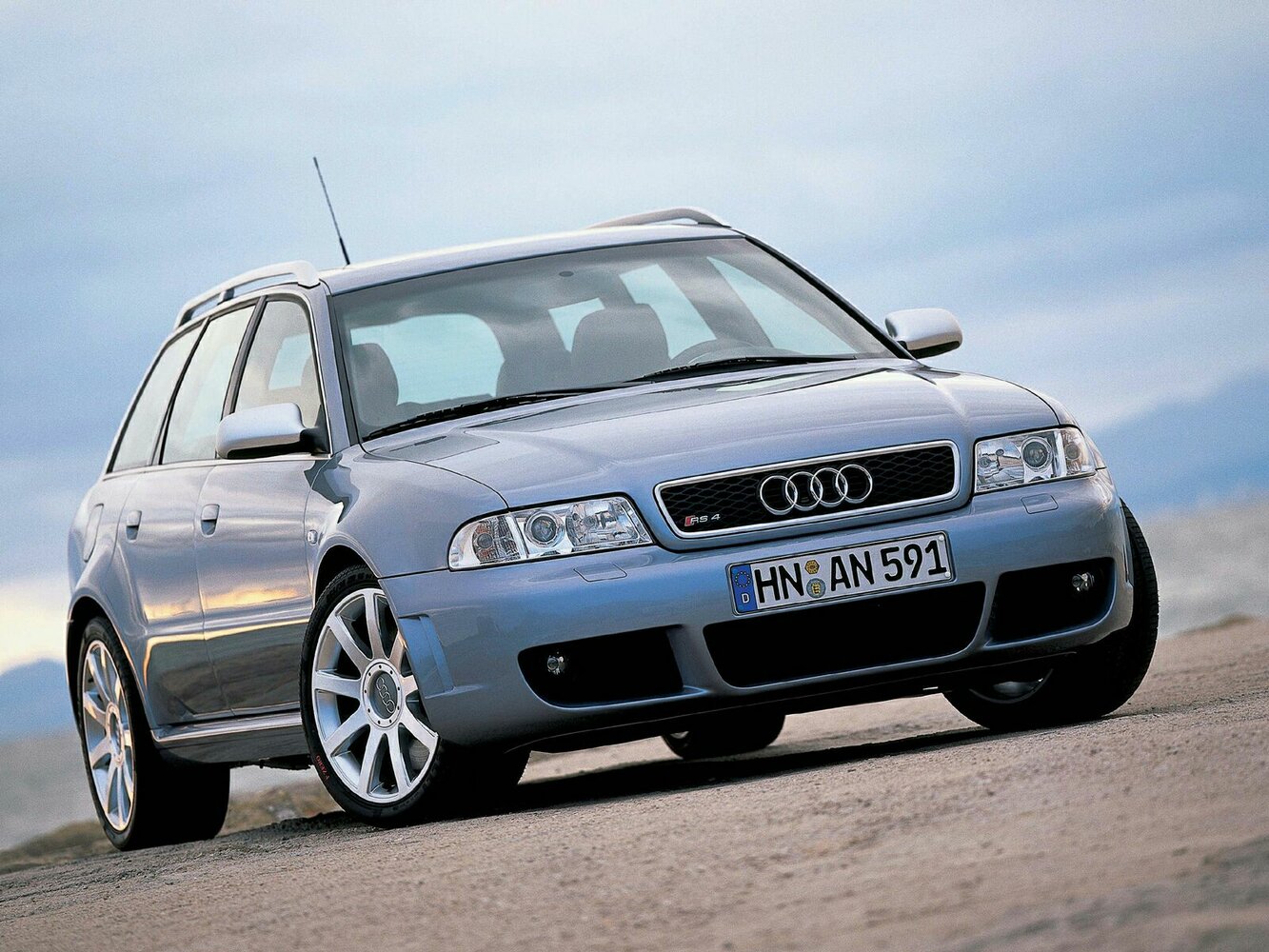 Audi RS 4 — I (B5) (1999–2001)