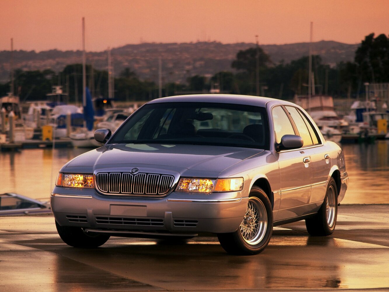 Mercury Grand Marquis — III поколение (1997–2002)