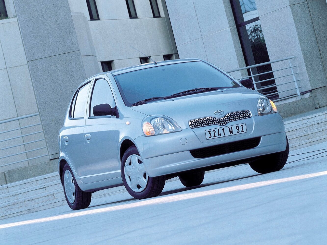 Toyota Yaris — I поколение (1999–2002)