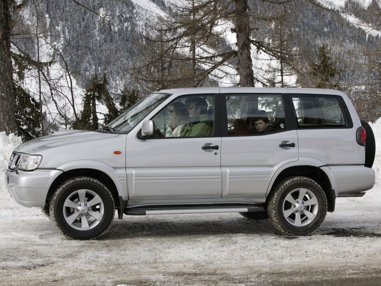 Nissan Terrano R3m−R