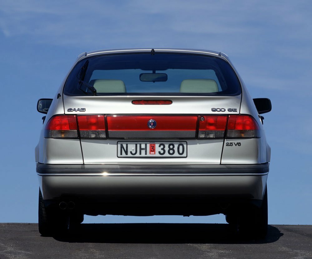 Saab 900 — справочные фотографии комплектации, Сзади