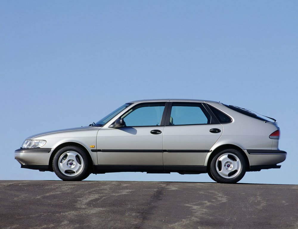 Saab 900 — справочные фотографии комплектации, Сбоку