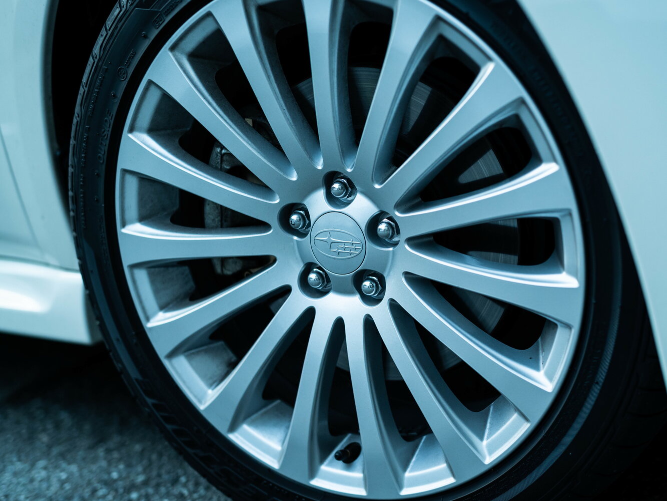 Subaru Legacy — справочные фотографии комплектации, Диск