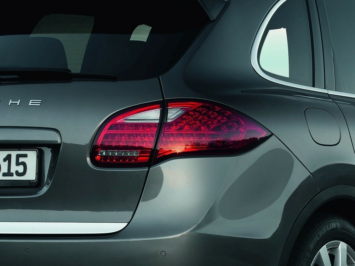 Porsche Cayenne — справочные фотографии комплектации, Задняя фара