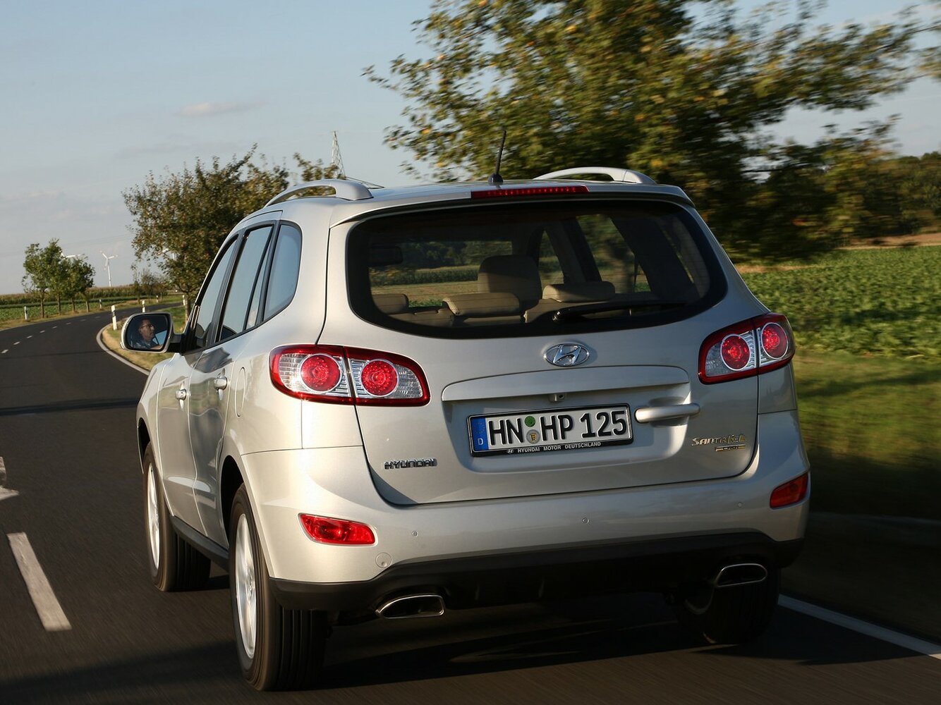 Hyundai Santa Fe — справочные фотографии комплектации, Сзади