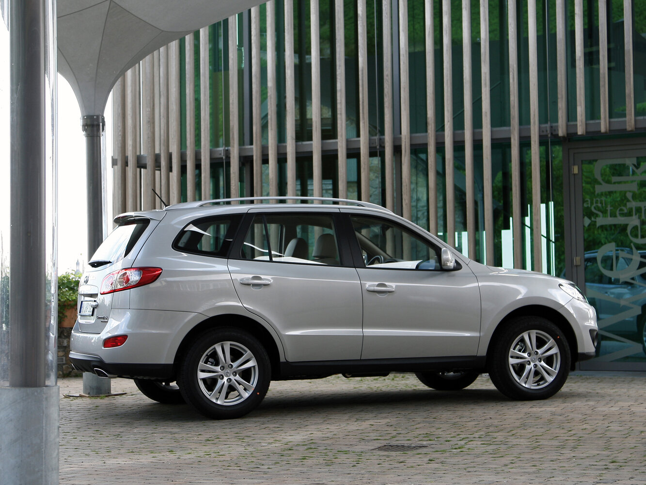 Hyundai Santa Fe — справочные фотографии комплектации, Сбоку