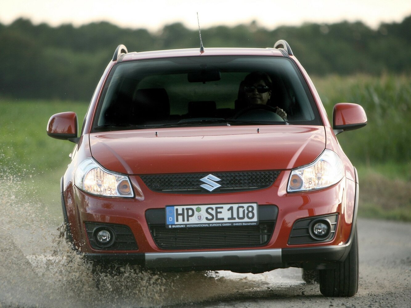 Suzuki SX4 — справочные фотографии комплектации, Спереди