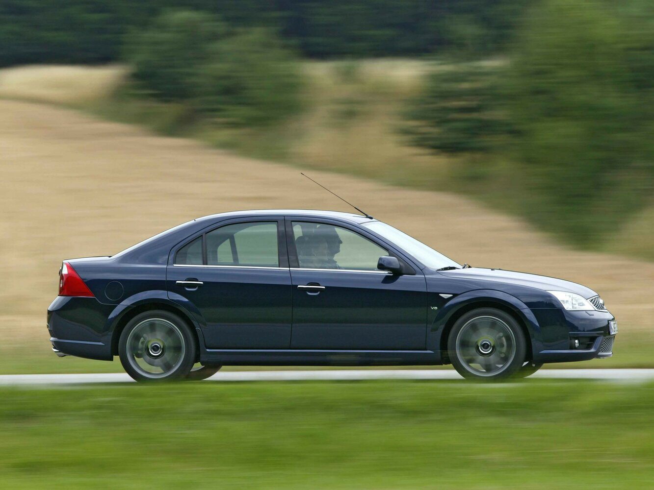 Ford Mondeo — справочные фотографии комплектации, Сбоку
