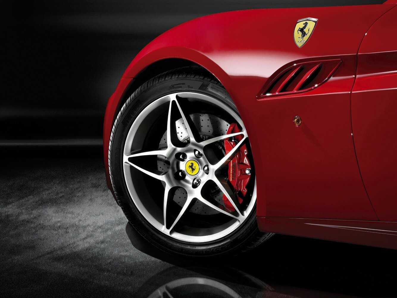 Ferrari California — справочные фотографии комплектации, Диск