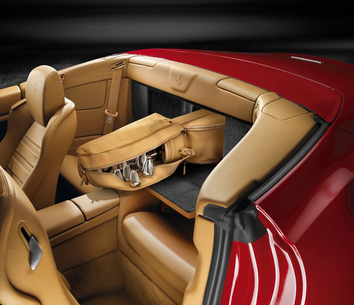 Ferrari California — справочные фотографии комплектации, Интерьер 1