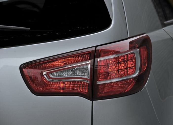 Kia Sportage — справочные фотографии комплектации, Задняя фара