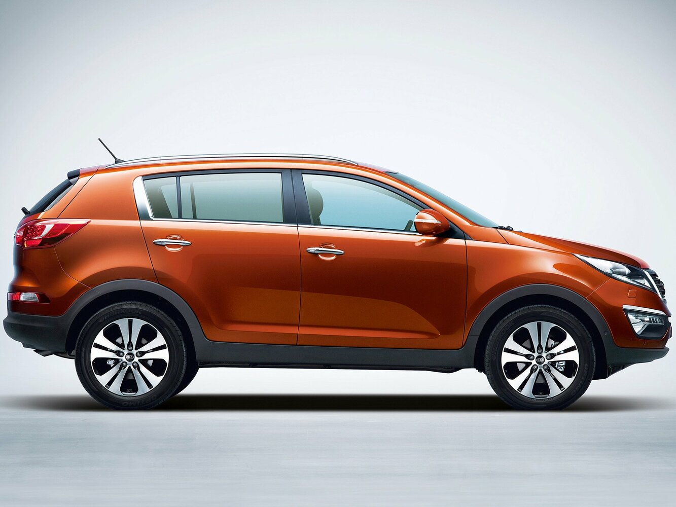 Kia Sportage — справочные фотографии комплектации, Сбоку