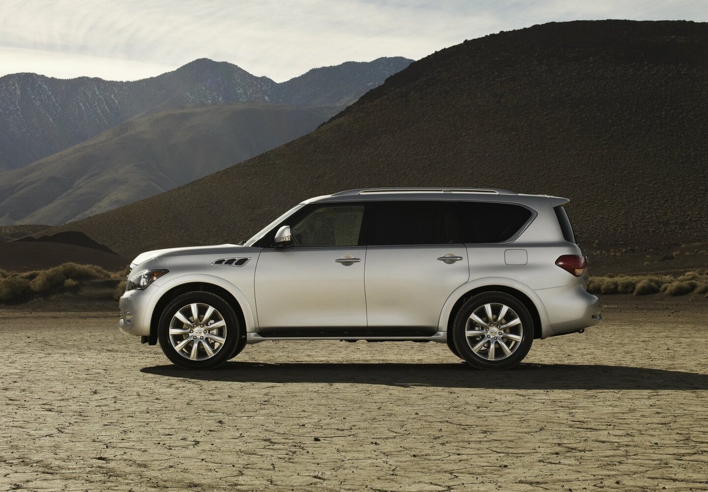 Infiniti QX56