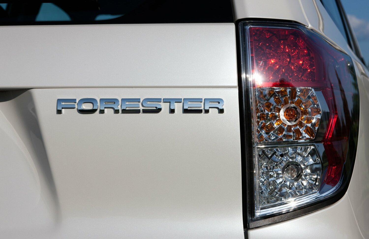 Subaru Forester — справочные фотографии комплектации, Задняя фара