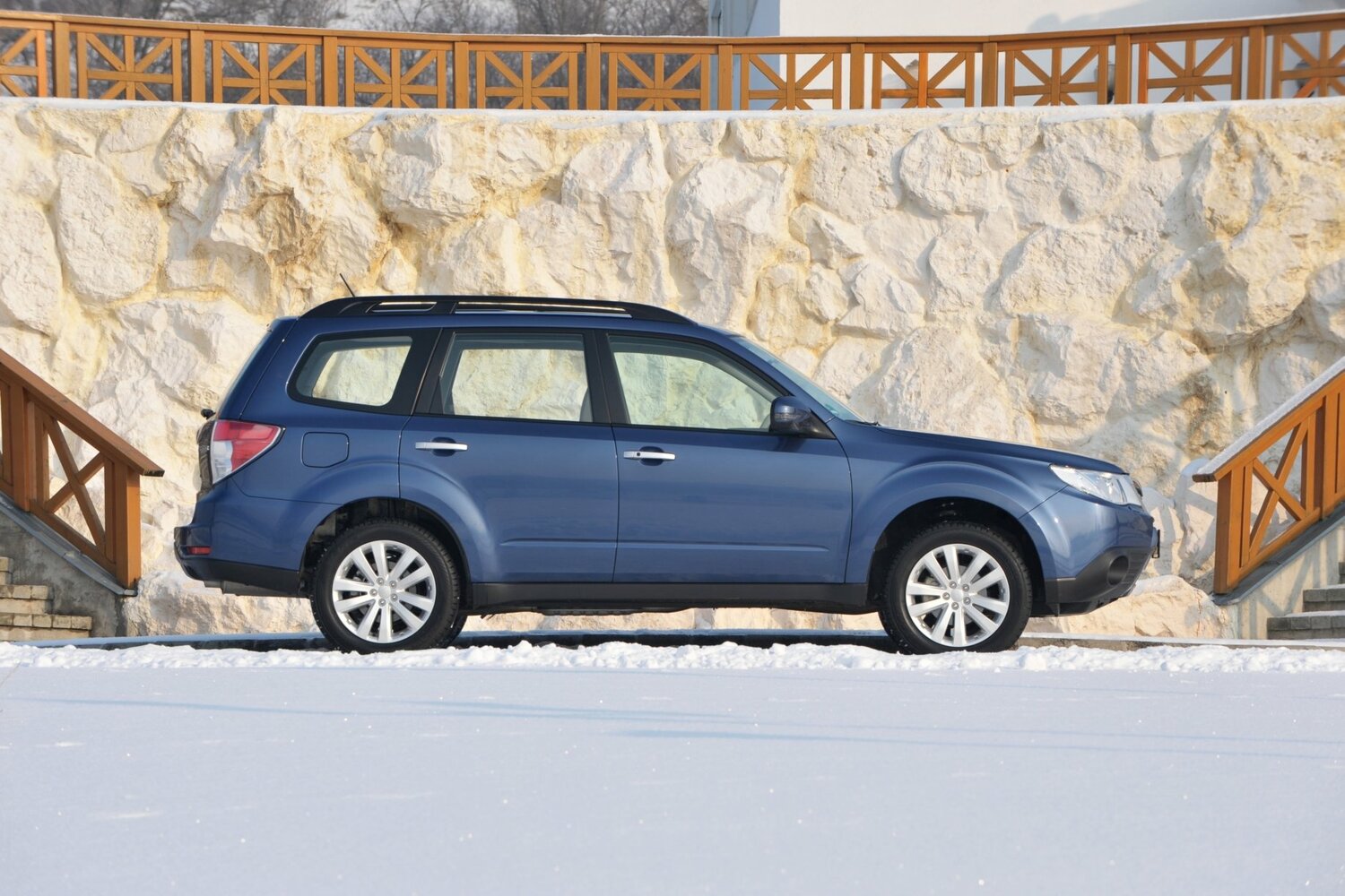 Subaru Forester — справочные фотографии комплектации, Сбоку