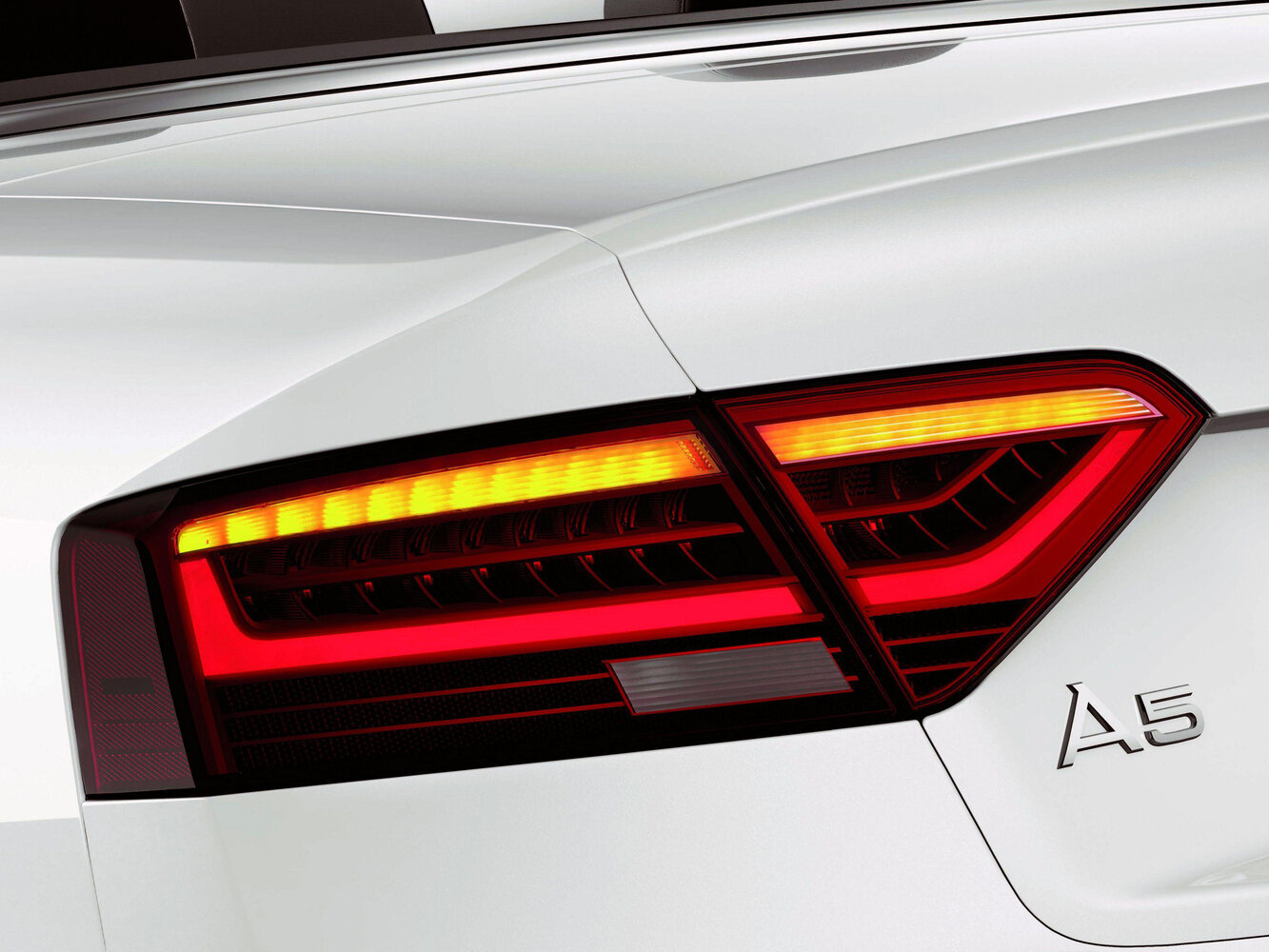 Audi A5 — справочные фотографии комплектации, Задняя фара