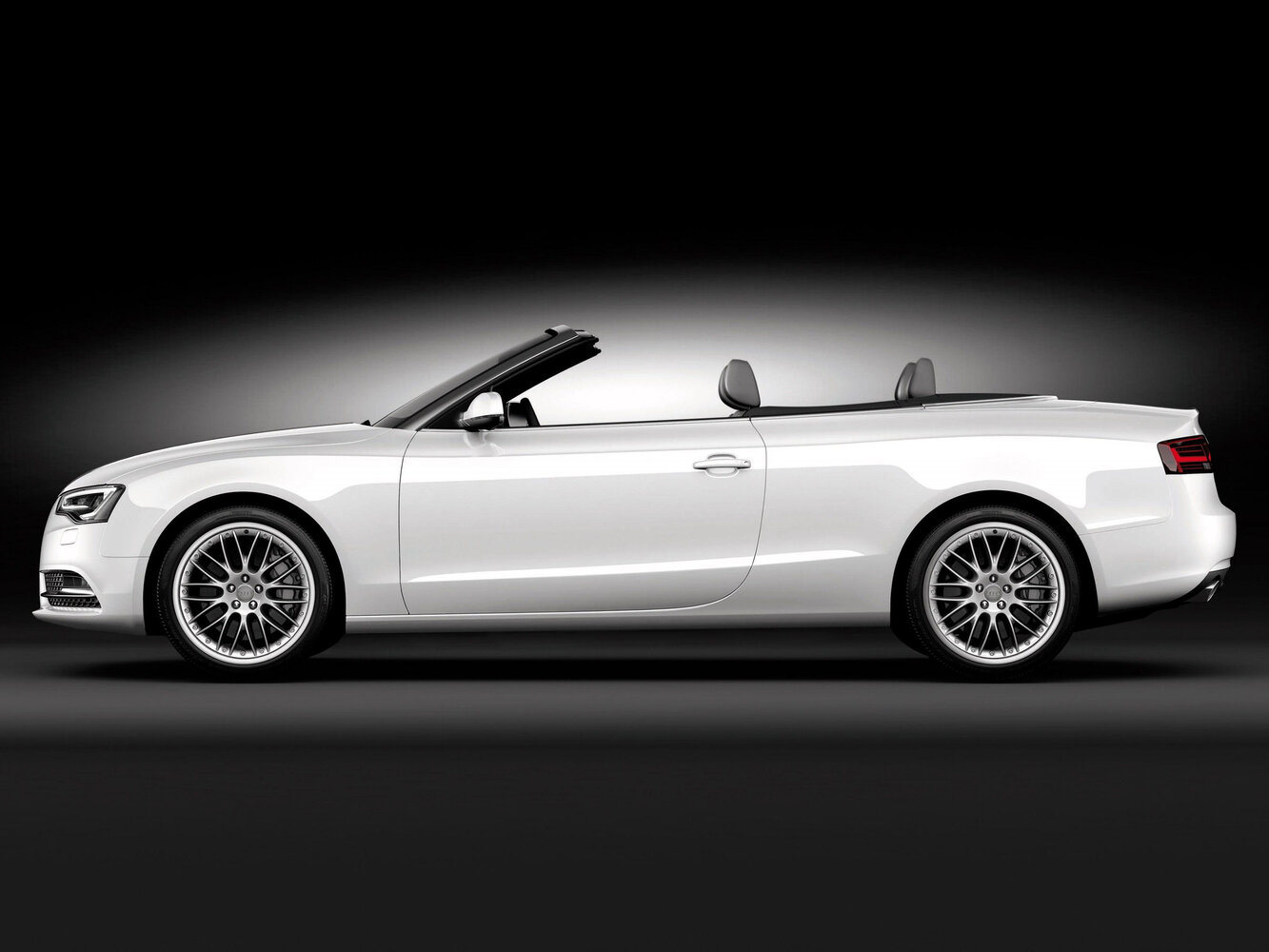 Audi A5 — справочные фотографии комплектации, Сбоку