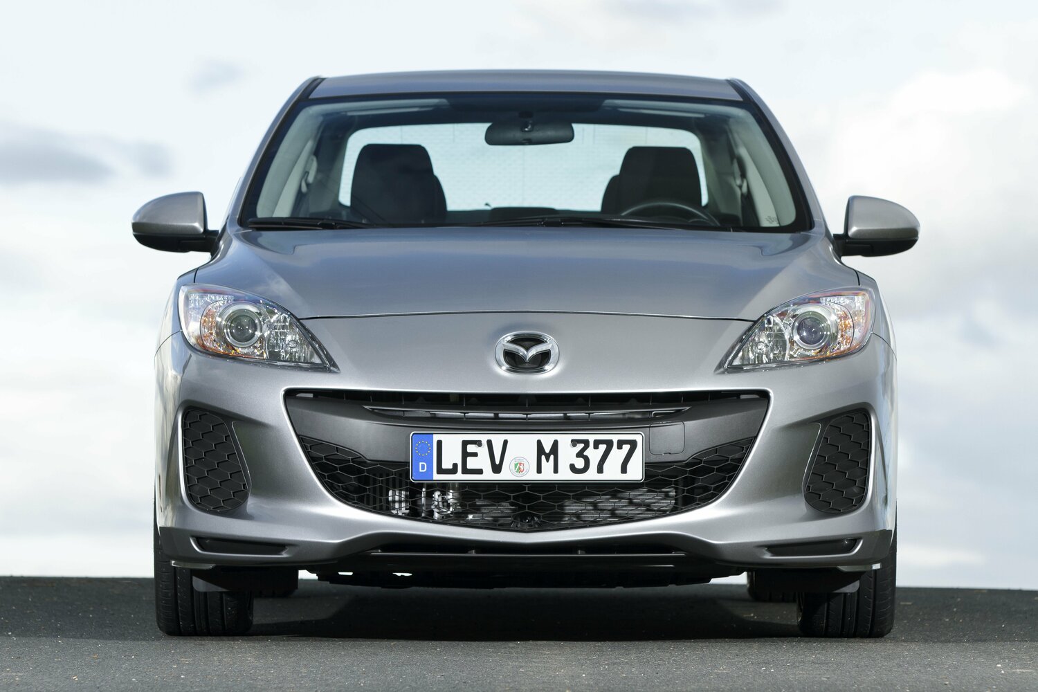 Mazda 3 — справочные фотографии комплектации, Спереди