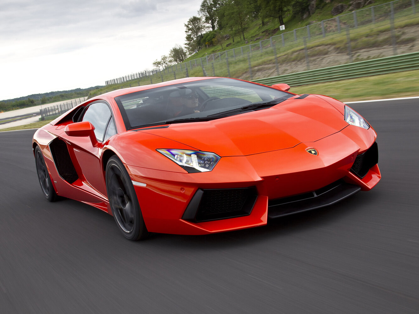 Lamborghini Aventador — I поколение (2011–2015)