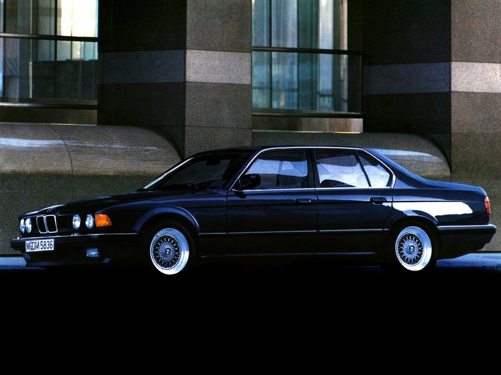 BMW 7 серии — II (E32) (1986–1994)