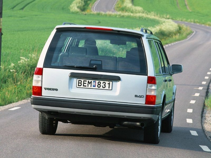 Volvo 940 — справочные фотографии комплектации, Сзади
