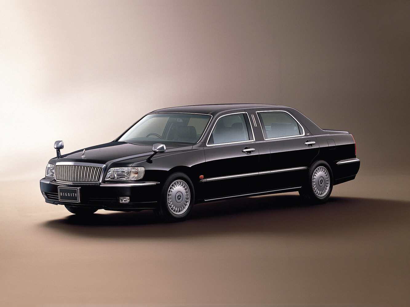 Mitsubishi Dignity — I поколение (1999–2001)