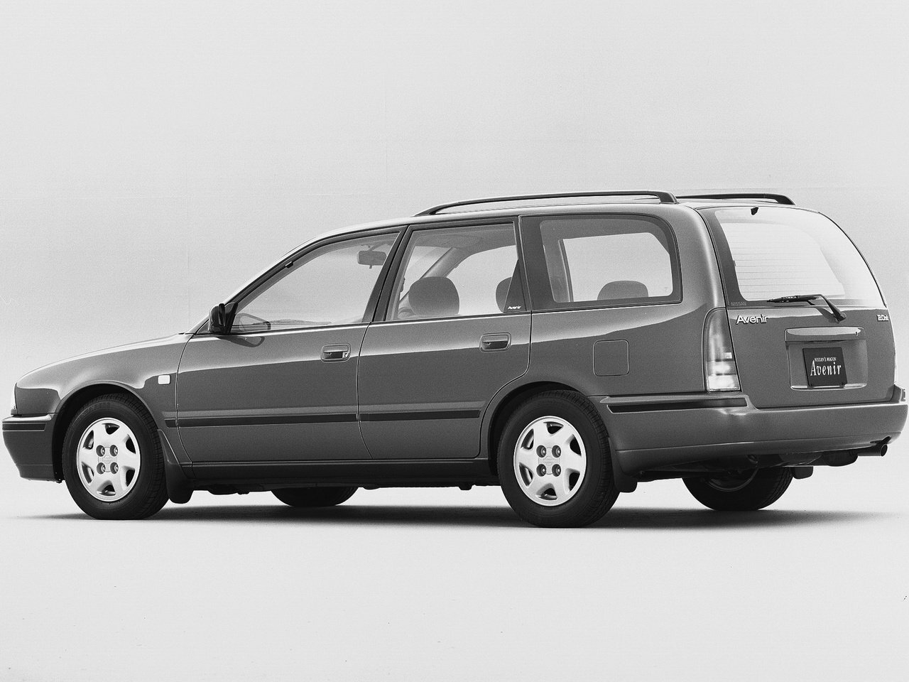 Nissan Avenir si: