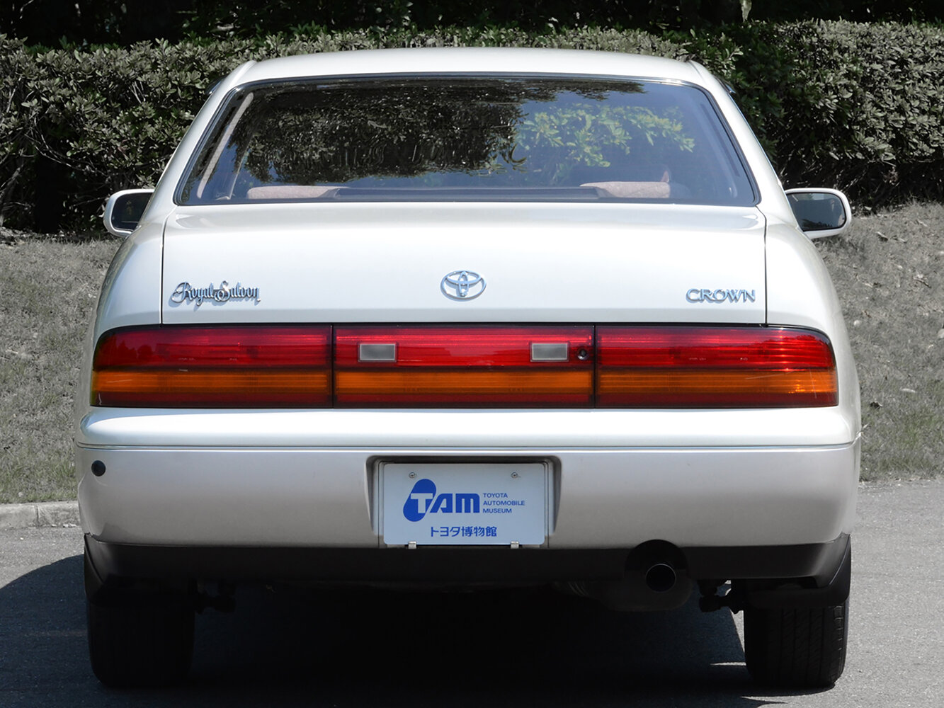 Toyota Crown — справочные фотографии комплектации, Сзади