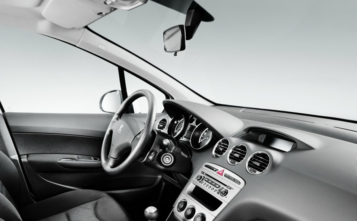 Peugeot 408 — справочные фотографии комплектации, Салон спереди