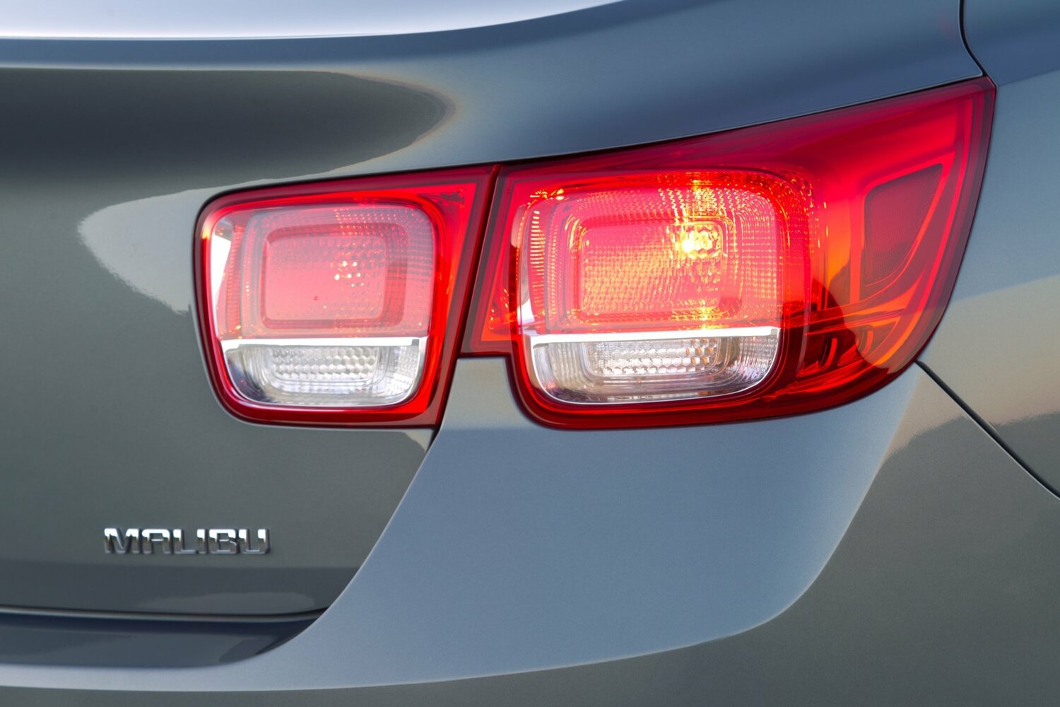 Chevrolet Malibu — справочные фотографии комплектации, Задняя фара