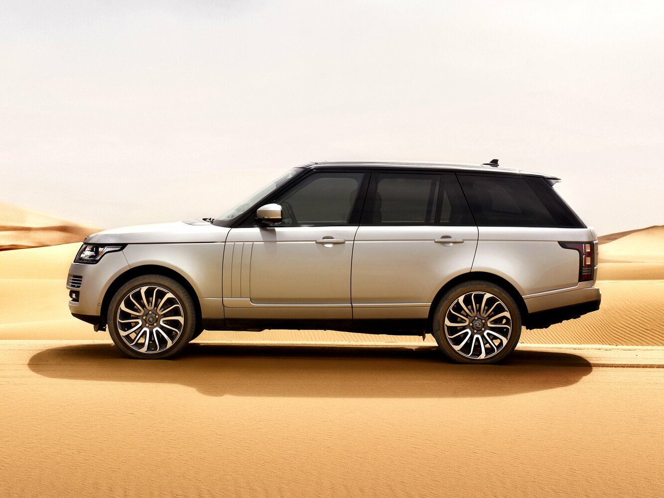 Land Rover Range Rover — справочные фотографии комплектации, Сбоку