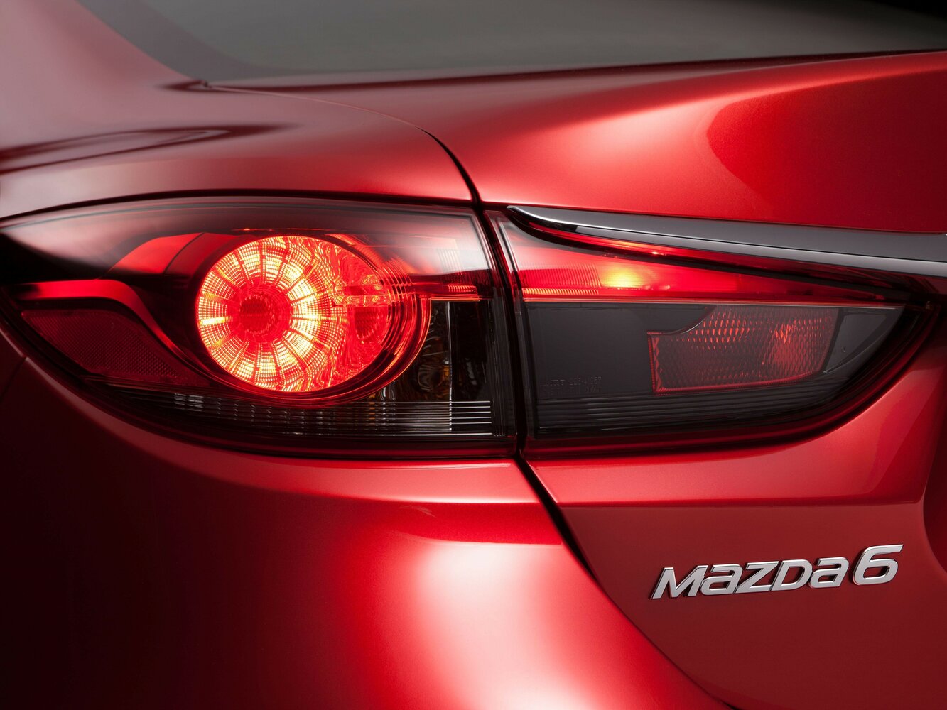 Mazda 6 — справочные фотографии комплектации, Задняя фара