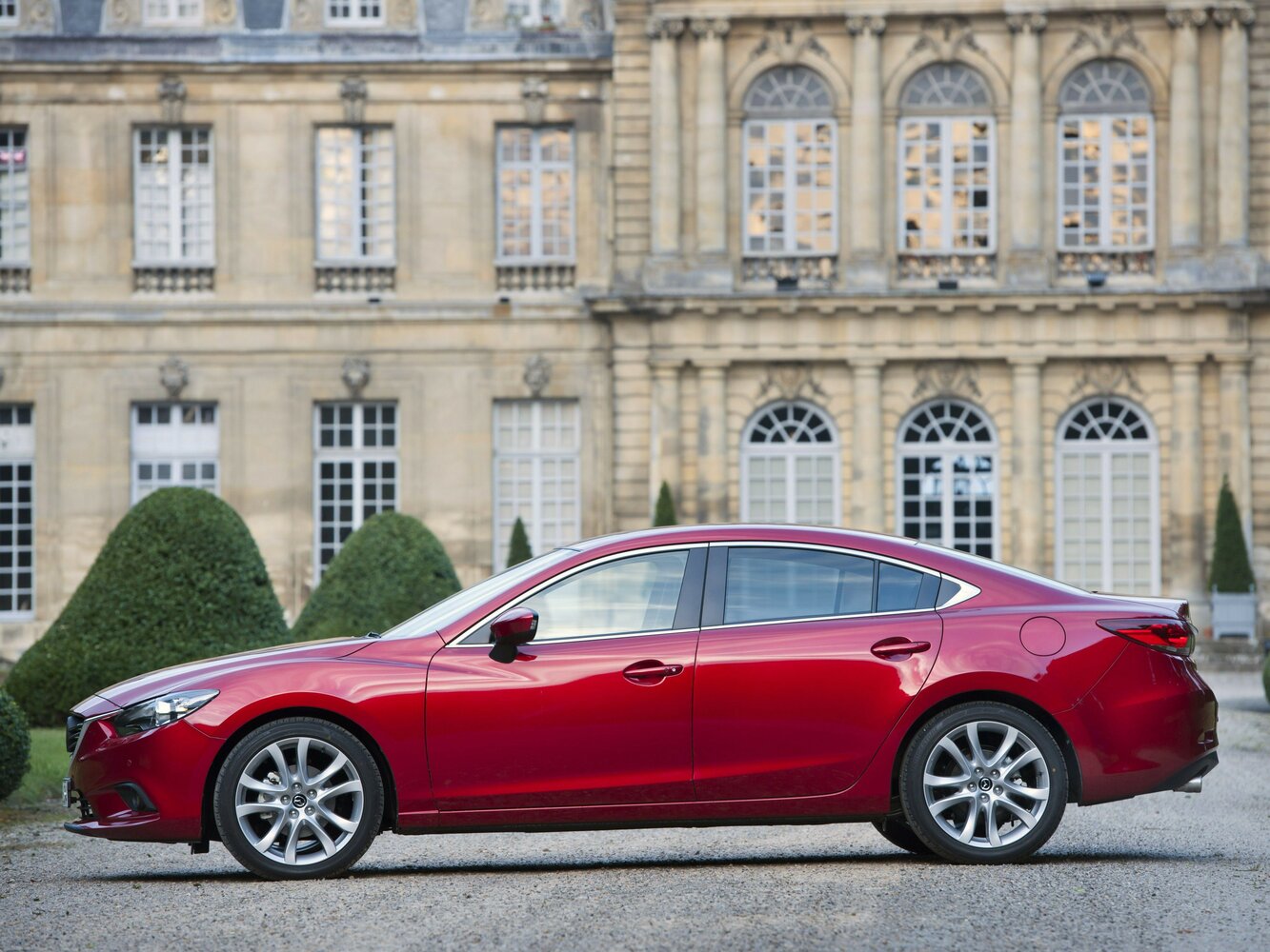 Mazda 6 — справочные фотографии комплектации, Сбоку