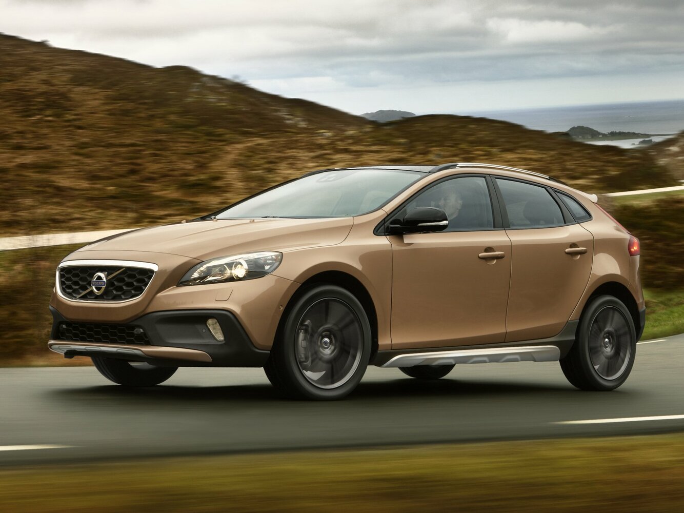 Volvo V40 Cross Country — I поколение (2012–2015)