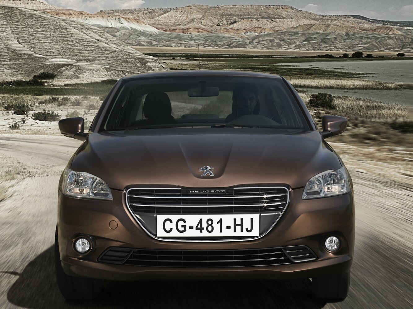 Peugeot 301 — справочные фотографии комплектации, Спереди