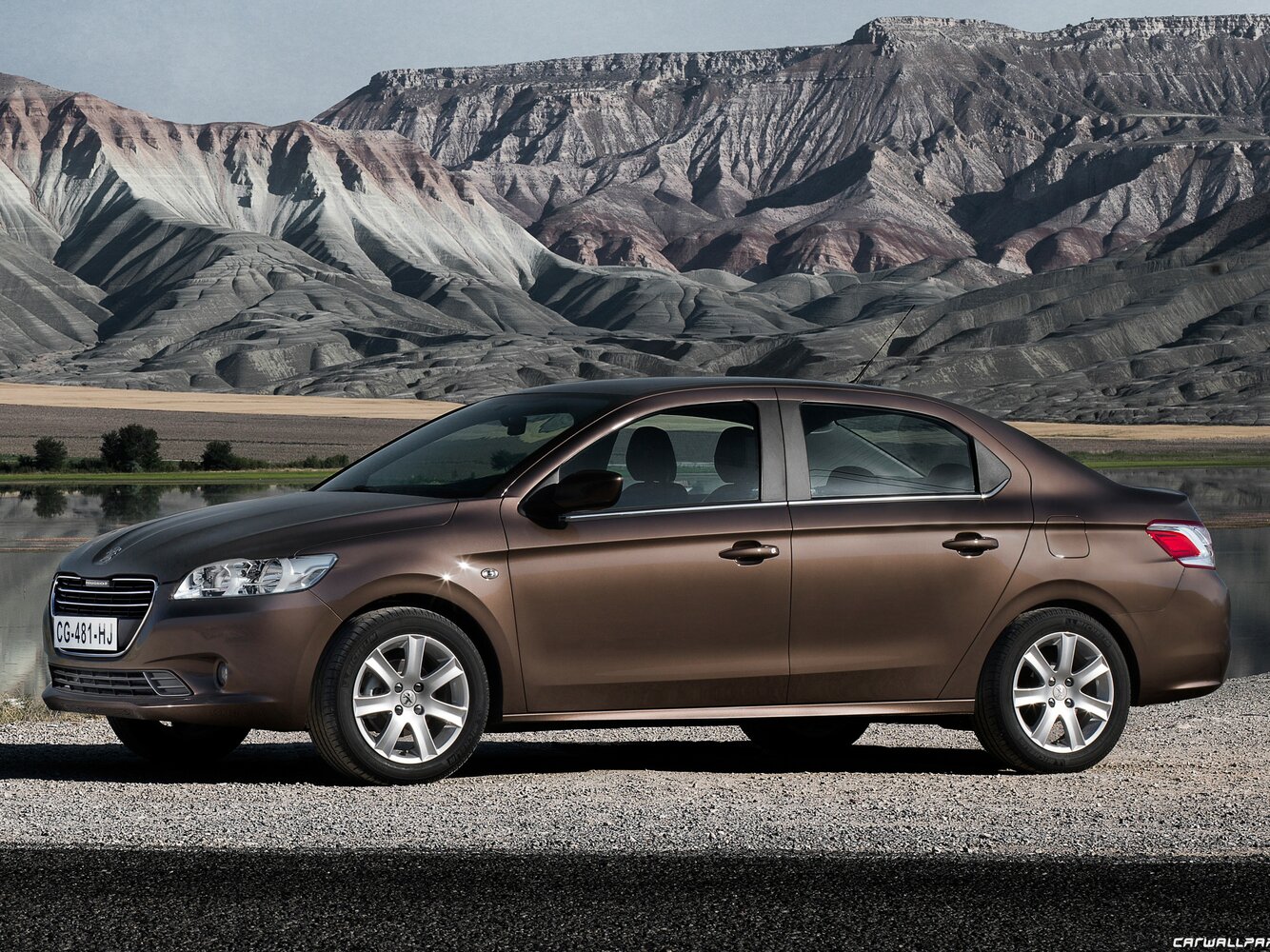 Peugeot 301 — справочные фотографии комплектации, Сбоку