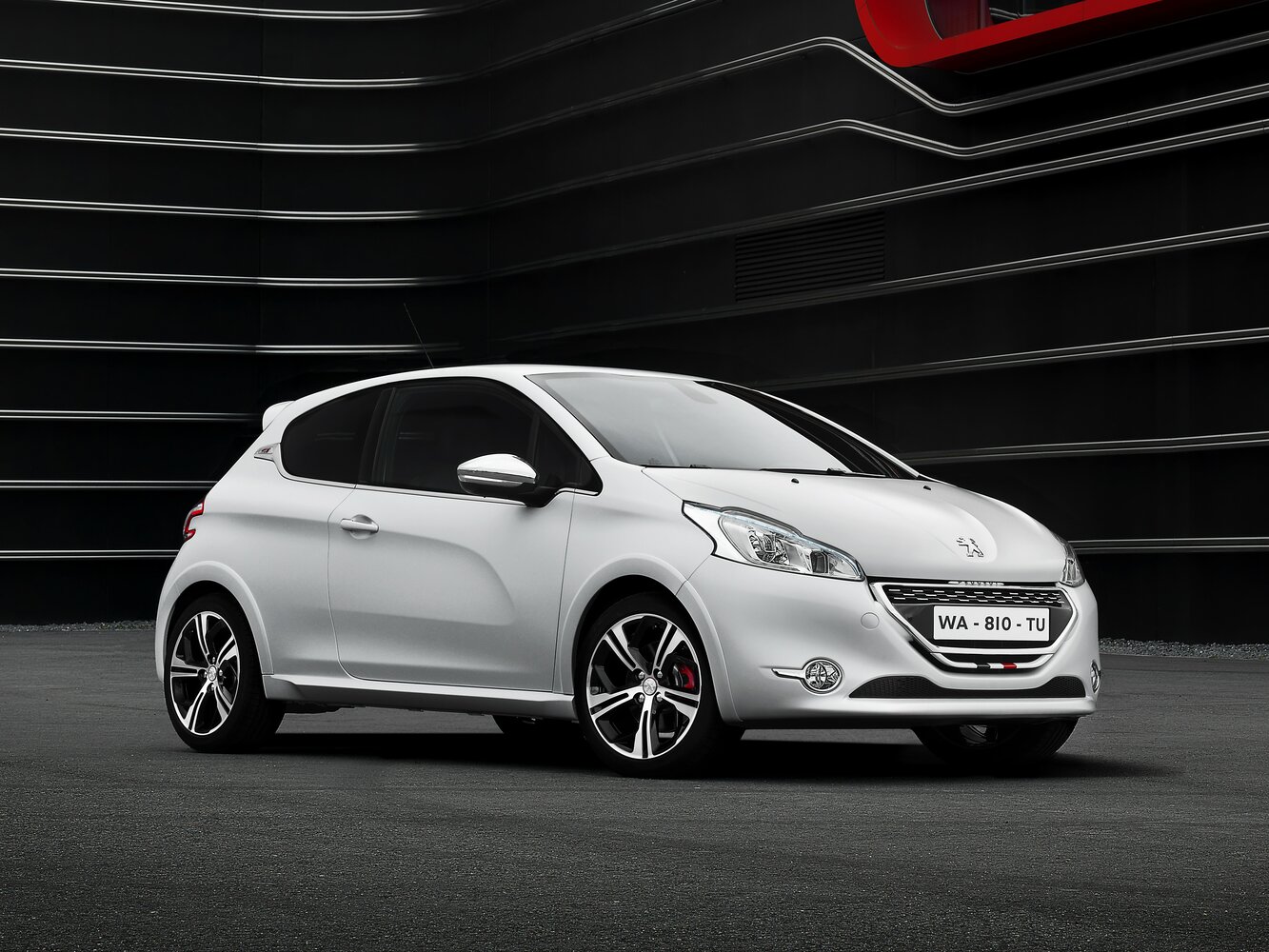 Peugeot 208 GTi I (2013–2015) · 1.6 MT (200 л.с.)