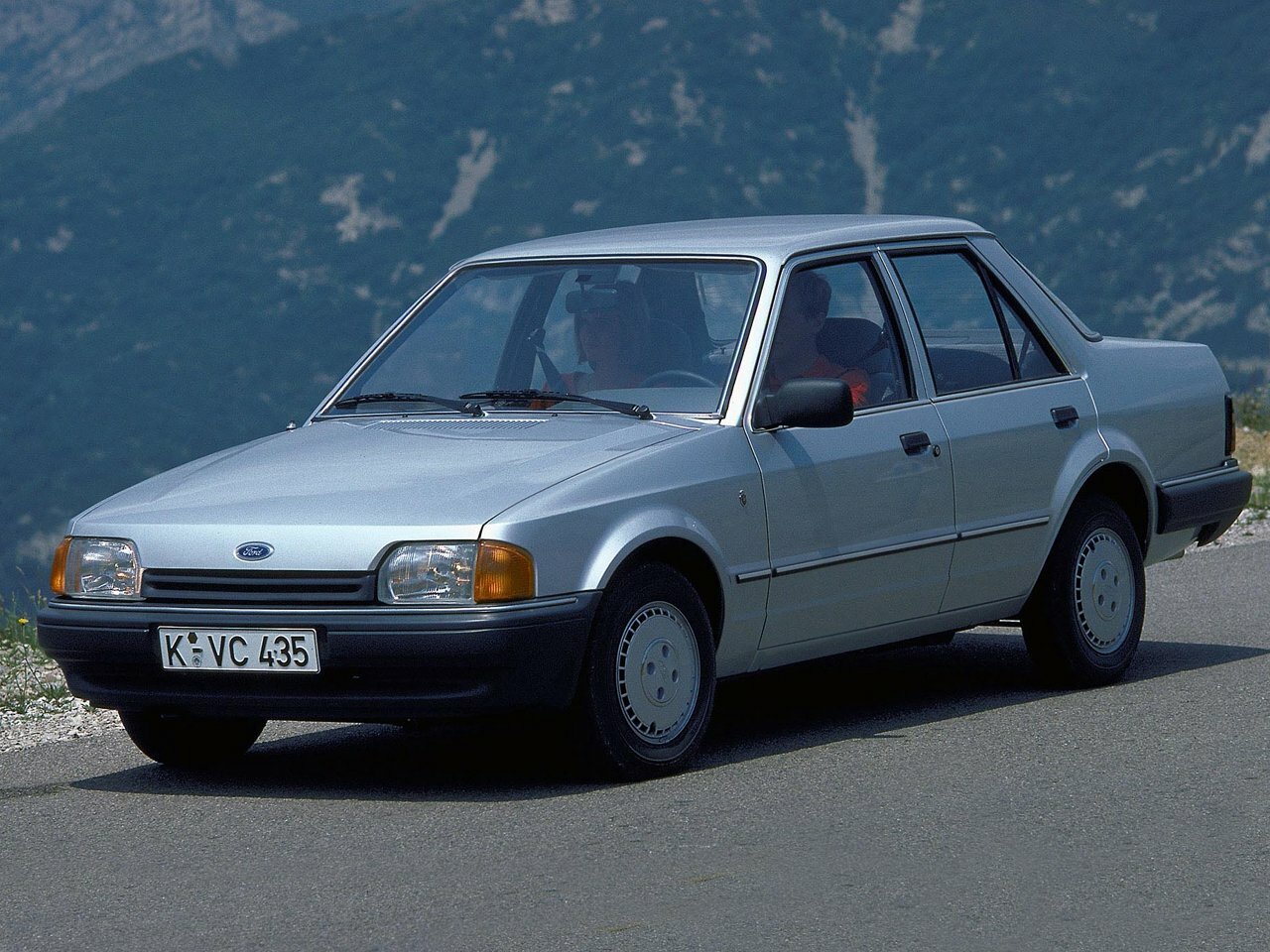 Ford Orion II (1985–1990) · 1.6 MT (90 л.с.)