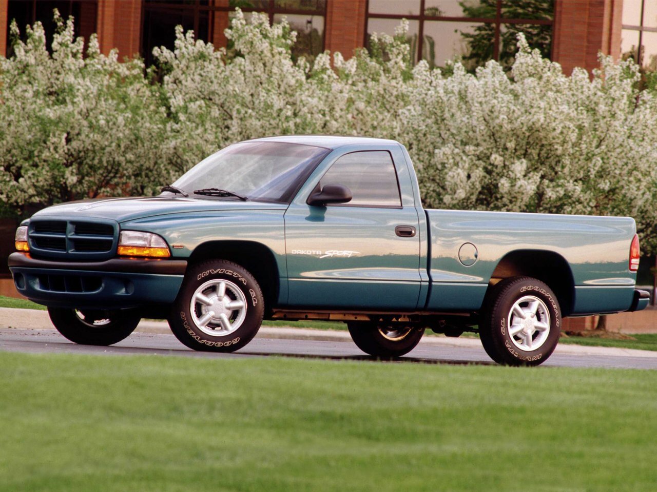Dodge Dakota II (1997–2004) · 5.9 AT (250 л.с.) 4WD