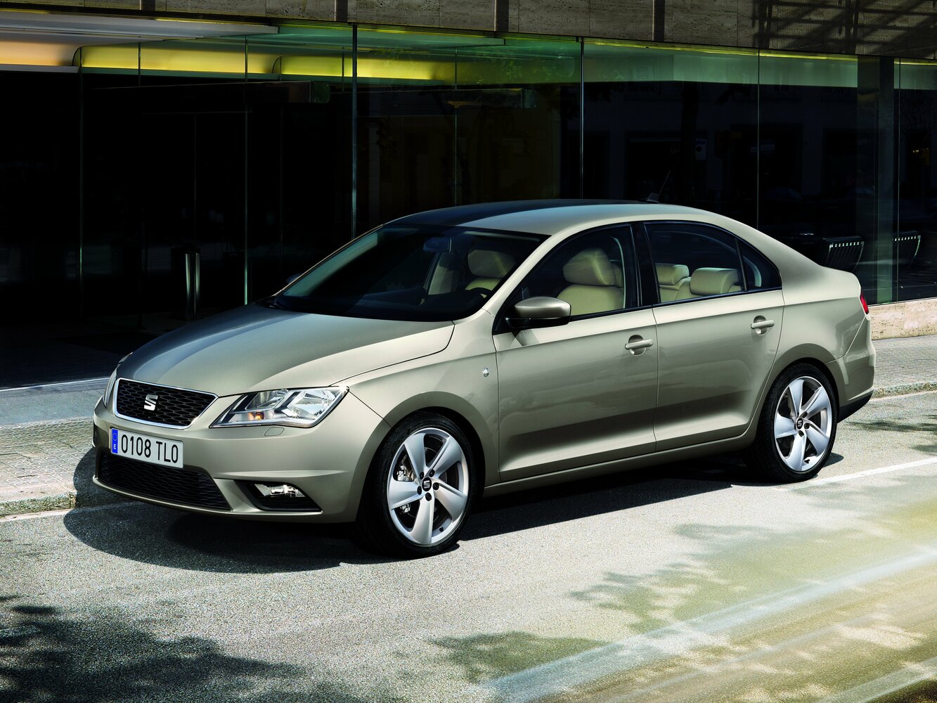 SEAT Toledo IV (2012–2019) · ECOMOTIVE 1.6d MT (105 л.с.)