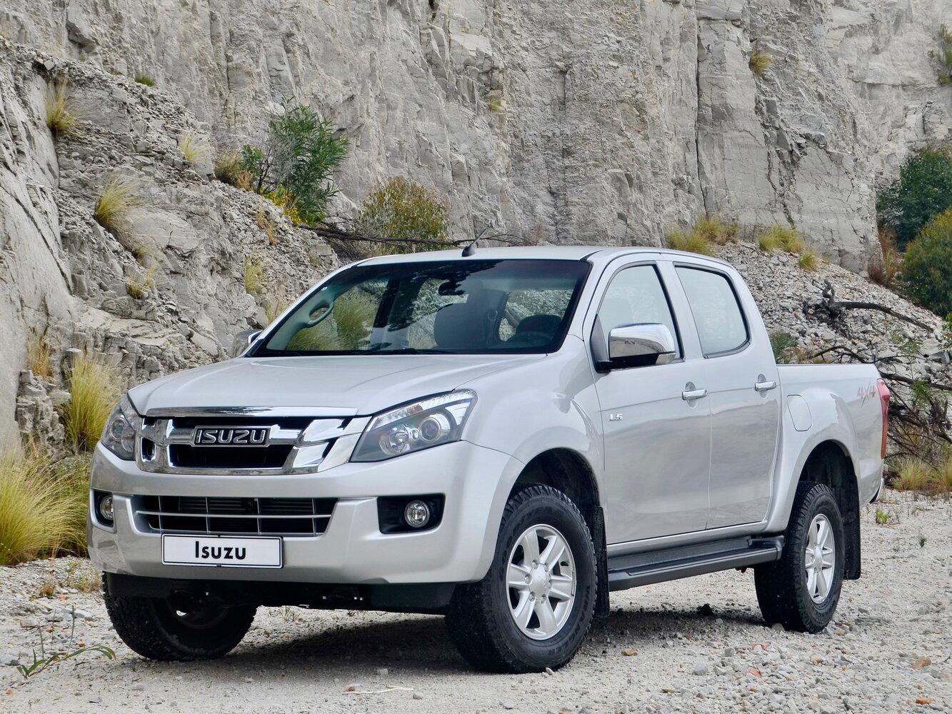 Isuzu D-Max II (2012–2018) · 2.5d MT (163 л.с.) 4WD