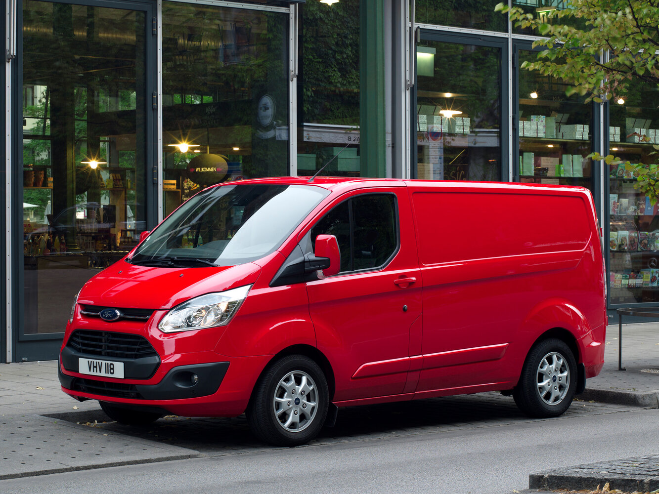 Ford Transit Custom I (2012–2018) · SWB Van 2.2d MT (125 л.с.)