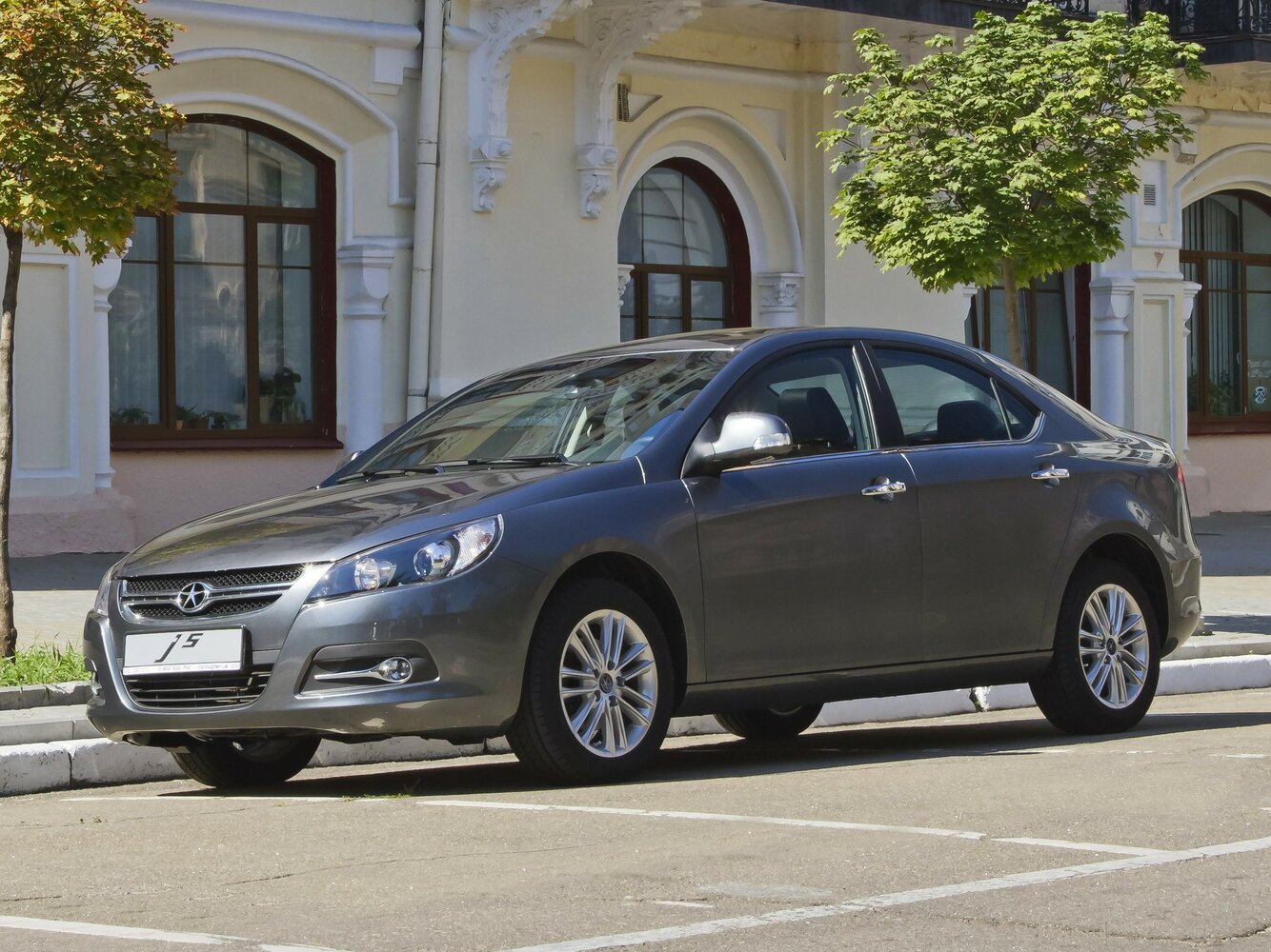 JAC J5 (Heyue) (2014–2017) · 1.8 AT (132 л.с.)