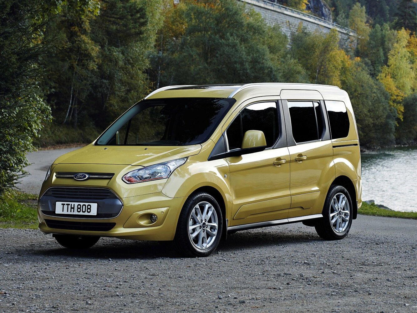 Ford Tourneo Connect II (2012–2018) · 2.5 AT (172 л.с.)