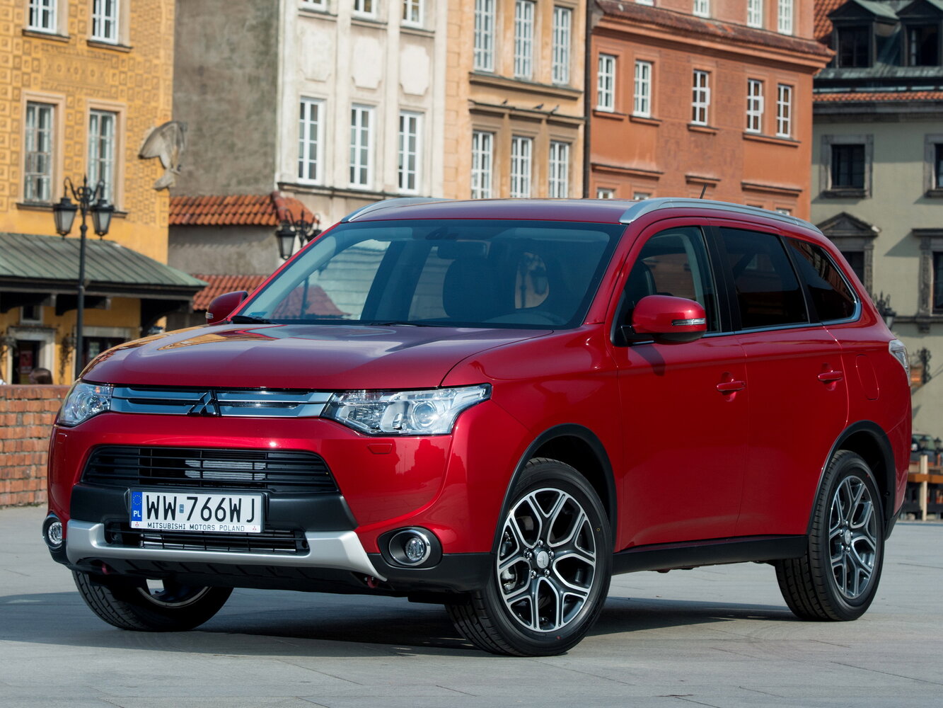 Mitsubishi Outlander III Рестайлинг (2014–2015) · PHEV 2.0hyb AT (200 л.с.) 4WD